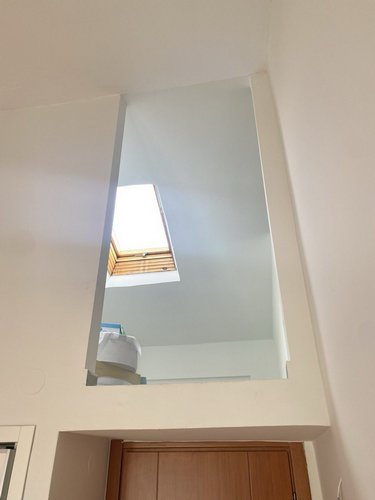 Σοφίτα κατοικίσιμη με δάπεδο πλακακι και καλοριφέρ