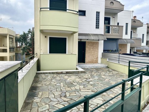 Αυλή προσόψεως 50τμ